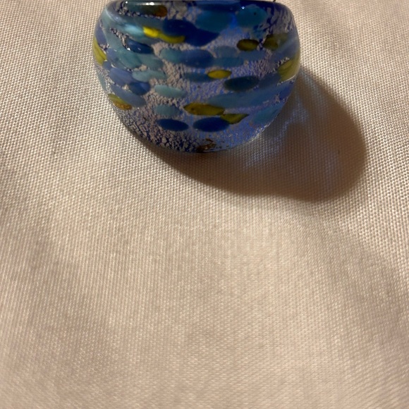 Beautifully Made Multi Colored Dome Hand Blown Glass Ring Size 8 Shades Of Blue - Picture 6 of 6